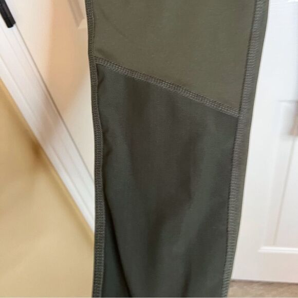 CALI Sport Size Large. Great Leg‎ Detail. Excellent Condition. - Picture 3 of 4